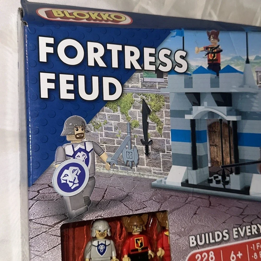 Blokko Fortress Feud Building Block Set 228 Pcs Medieval Castle 3 Figures Horse